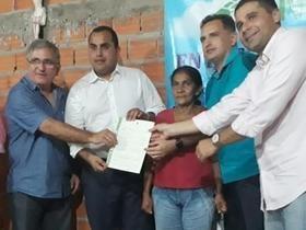Moradores do Assentamento Santa Clara recebem títulos de terra