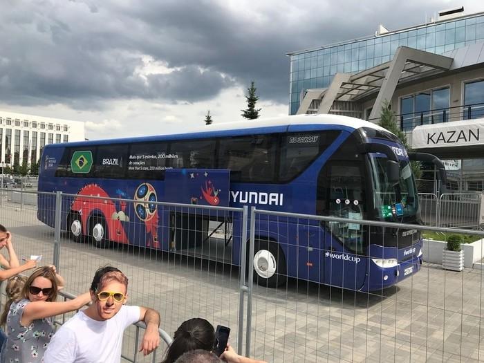 Ônibus da seleção brasileira aguarda os jogadores (Crédito: Alexandre Lozetti)