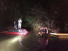 Seguindo GPS, motorista cai em lago e é socorrido por bombeiros
