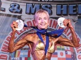 Vovó fisiculturista, mulher de 77 anos impressiona bela boa forma