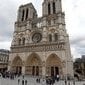 Fiéis reclamam que água benta de Notre Dame provoca dores de cabeça