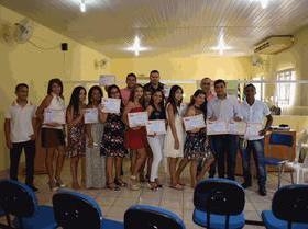 Alunos recebem certificados dos cursos do PROMAQ