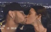 Bruna Marquezine e Neymar sobem na Torre Eiffel e atriz se declara