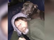 Homem tem pernas e mãos amputadas por causa de lambidas de cão