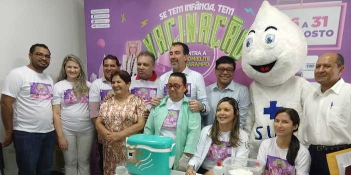 Ministro da saúde visita Demerval Lobão no dia D de vacinação