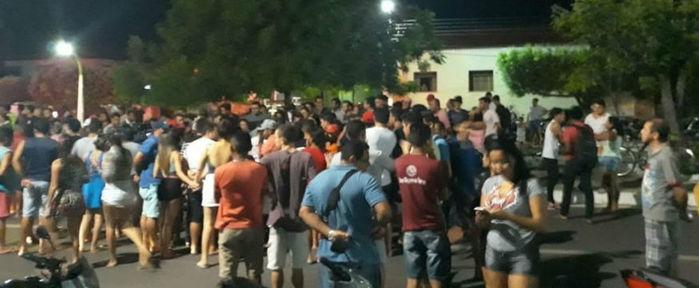     Jovem morre e outros 4 ficam feridos após colisão entre motos em Piripiri (Crédito: Reprodução/ Portal Reporter10)