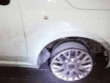 Mulher é presa por dirigir sem um dos pneus