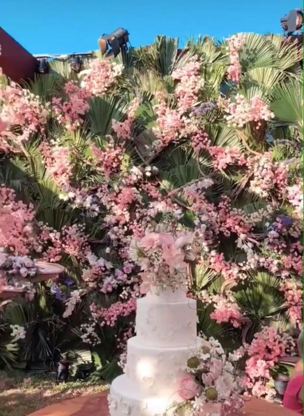 Bolo de casamento de Camila Queiroz (Crédito: Reprodução/Instagram)