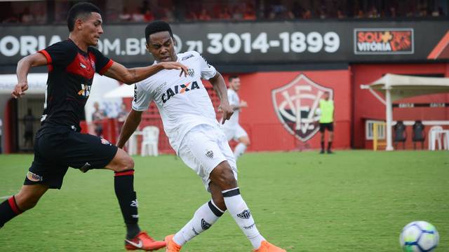 Elias apareceu muitas vezes na área, mas não conseguiu fazer o gol (Crédito: MARCELO MALAQUIAS/FRAMEPHOTO/FRAMEPHOTO/ESTADÃO CONTEÚDO)