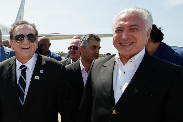 Prefeito Mão Santa ao lado de Temer (Crédito: Alan Santos/PR)
