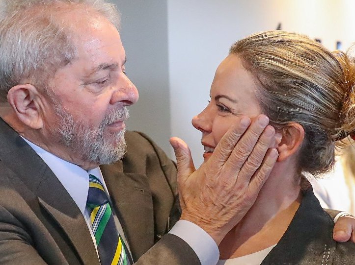 Gleisi Hoffman é nomeada advogada de Lula e terá acesso facilitado