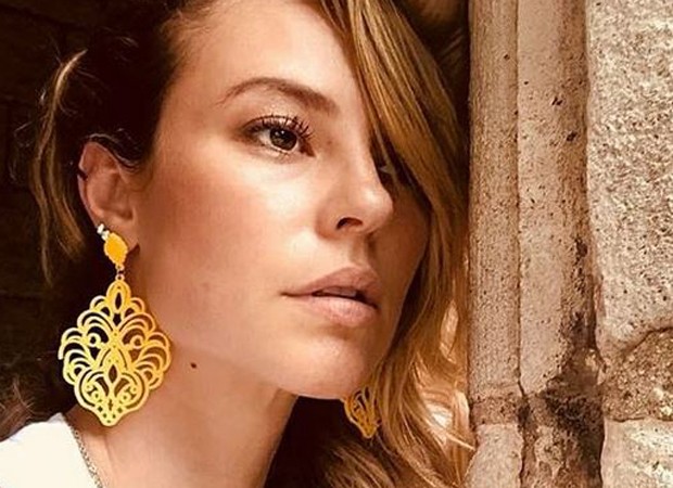 Paola Oliveira compartilha foto e diz "a cara" da mãe