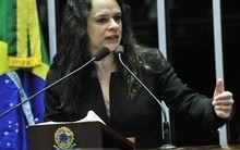 Janaína Paschoal recusa convite para ser vice de Jair Bolsonaro