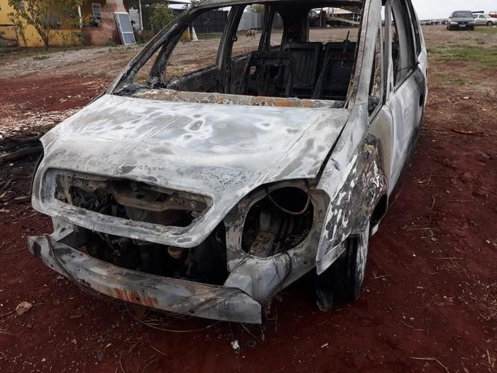 Carro da vítima foi encontrado queimado em Tatuí (Crédito: Divulgação/PM)