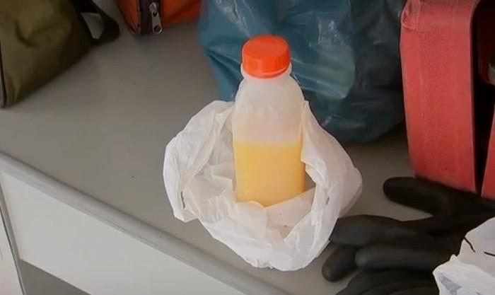 Garrafa de suco foi apreendida pela polícia (Crédito: Divulgação/PM)