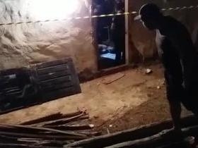 Dois homens são executados a tiros dentro de residência na Zona Sul