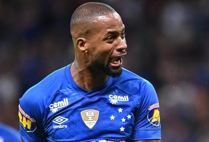 Zagueiro do Cruzeiro vive momento de destaque em sua carreira. (Crédito: Agencia i7)