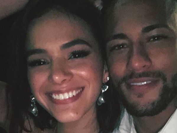 Marquezine janta com Neymar em Paris após temporada na Grécia
