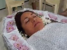 Mulher realiza sonho de ser velada antes de morrer