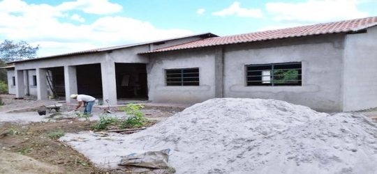 Construção da nova escola do município de Caxingó segue acelerada