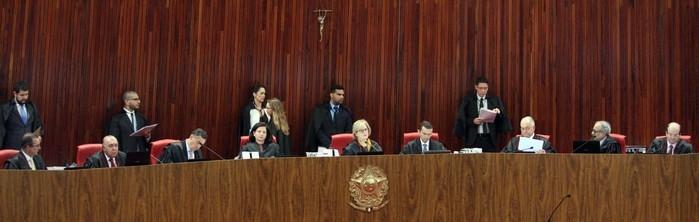 O plenário do TSE durante sessão extraordinária que analisou a candidatura de Lula