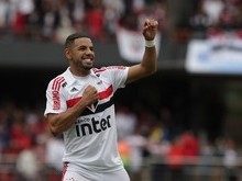 Bruno Peres pode atuar em diversas posições: