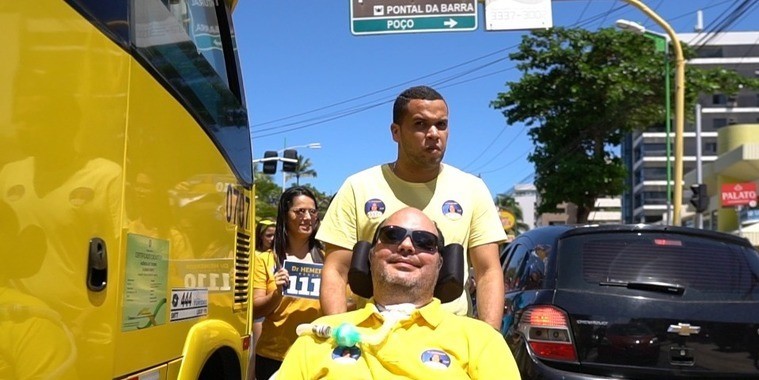 Candidato portador da ELA vai às ruas durante campanha em AL