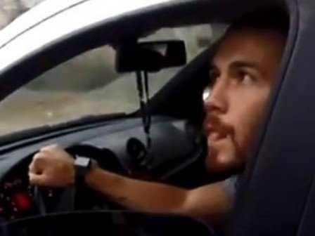 Luiz Gustavo, do Vasco, é intimidado por torcedores a vencer