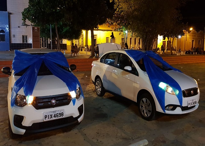 Município entrega novos transportes para saúde e SEMAS