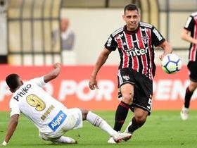 São Paulo segura empate com o Santos na Vila e dorme na liderança