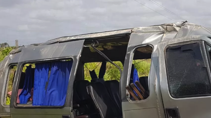 Acidente envolvendo van e caminhão deixa 8 feridos na BR-316