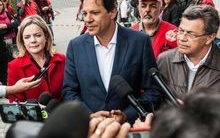Haddad visita Lula no PF: 'Ele estará conosco permanentemente'