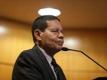 Mourão diz que casa só com 'mãe e avó' é 'fabrica de desajustado'