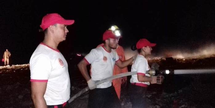 Município adota medidas para apagar incêndio no lixão na Aroeira