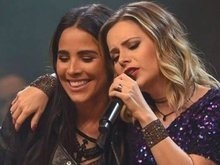 Sandy e Wanessa dividem palco: 'Como é bom te chamar de amiga'