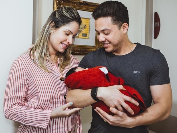 Wesley Safadão e Thyane mostram 1ª foto do filho recém-nascido