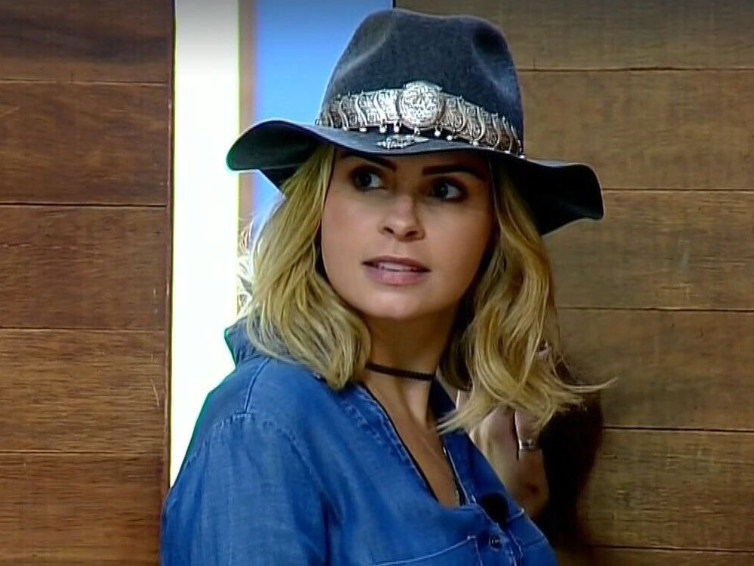 Ana Paula Renault ameaça abandonar A Fazenda 10: ‘Pago a multa’