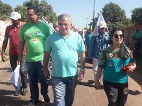 Prefeito Paulo Henrique participa de caminhada