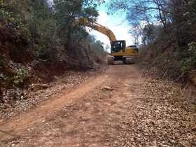 Prefeitura de Palmeirais recupera ladeira da Serra da Solta