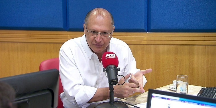 Alckmin diz que estados têm coligações "estapafúrdias"