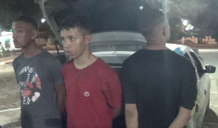 Trio foi preso após assalto (Crédito: Reprodução/TVMN)