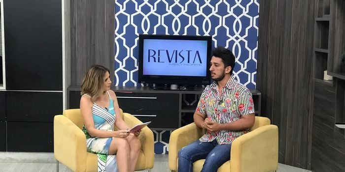 Revista recebe jornalista que faz palestras sobre prevenção do HIV
