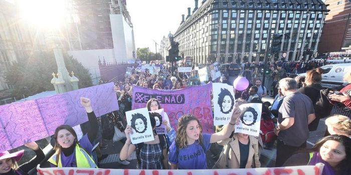  Marcha contra Bolsonaro em Westminster, centro de Londres (Crédito: Erica Dezonne/FramePhoto/FOLHAPRESS)