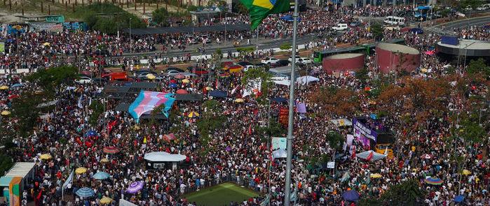 Em São Paulo, mulheres estão reunidas no Largo da Batata, zona Oeste de São Paulo (Crédito: Amanda Perobelli/UOL)