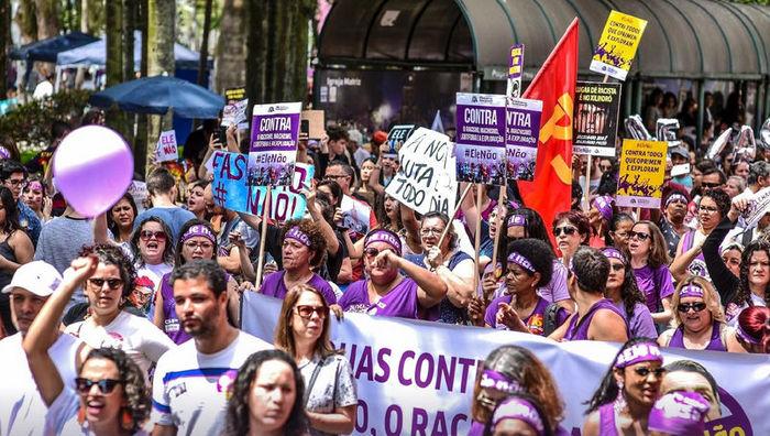 Mães amamentam em protesto no centro carioca (Crédito: Lucas Lacaz Ruiz/Estadão conteúdo)