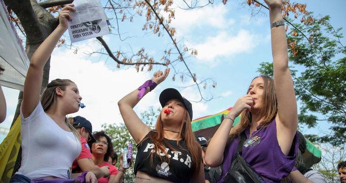 Mulheres e crianças se reúnem contra campanha do candidato do PSL (Crédito: Amanda Perobelli/UOL)