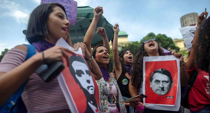 Protestos também tomaram a Cinelândia, no Rio de Janeiro, dizendo #EleNão a Jair Bolsonaro (Crédito: AFP )