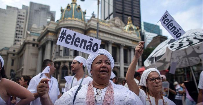 Protestos também tomaram a Cinelândia, no Rio de Janeiro, dizendo #EleNão a Jair Bolsonaro (Crédito: AFP)