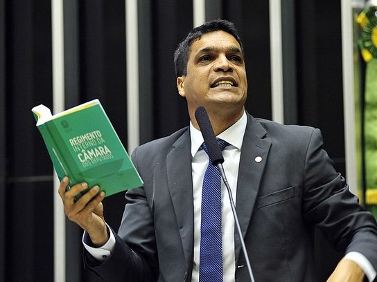 Daciolo: Homossexual está na categoria de alcoólatras e bandidos