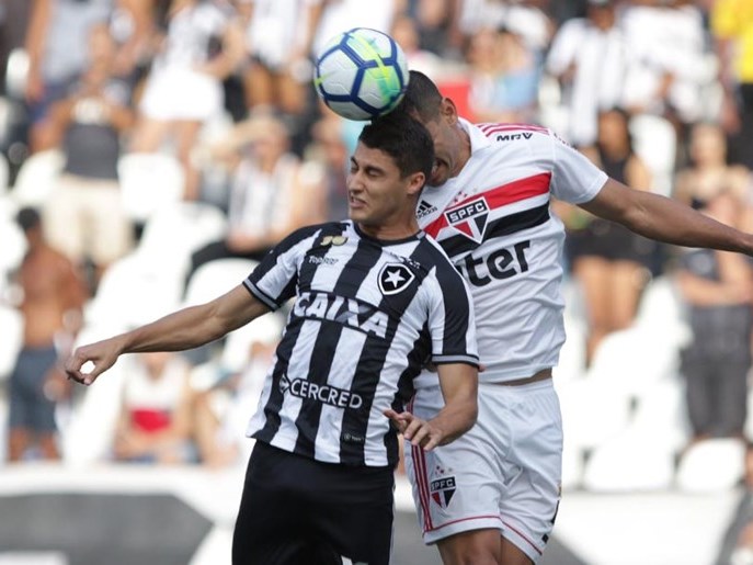 São Paulo empata com Botafogo e perde liderança para Palmeiras